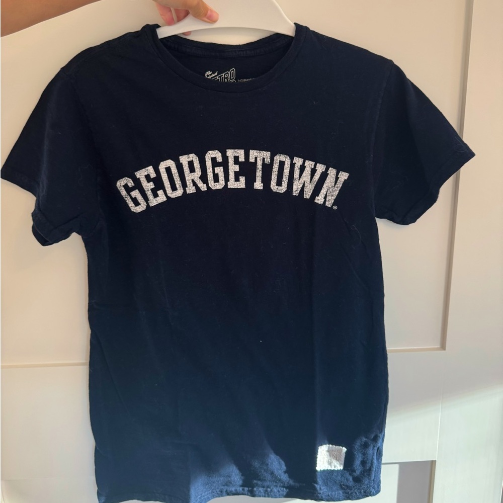 Georgetown University vintage tee
Never worn